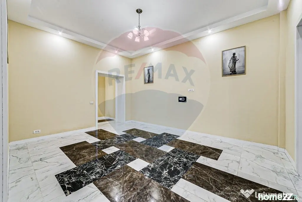 Apartament cu 3 camere pretebil pentru cabinet sau rezide...