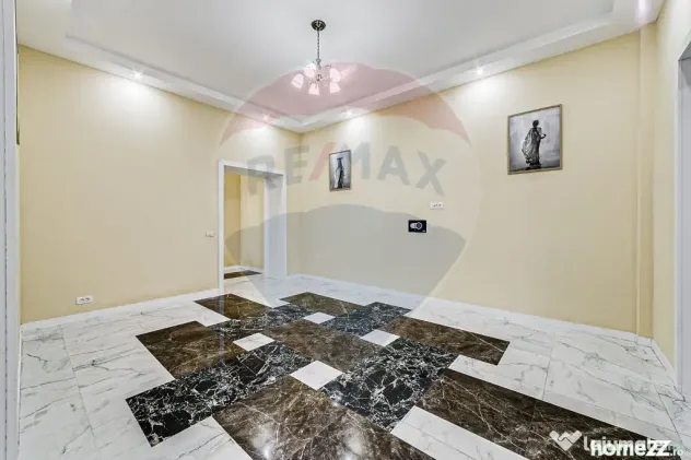 Apartament cu 3 camere pretebil pentru cabinet sau rezide...