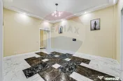 Apartament cu 3 camere pretebil pentru cabinet sau rezide... 