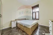 Apartament cu 3 camere pretebil pentru cabinet sau rezide... 