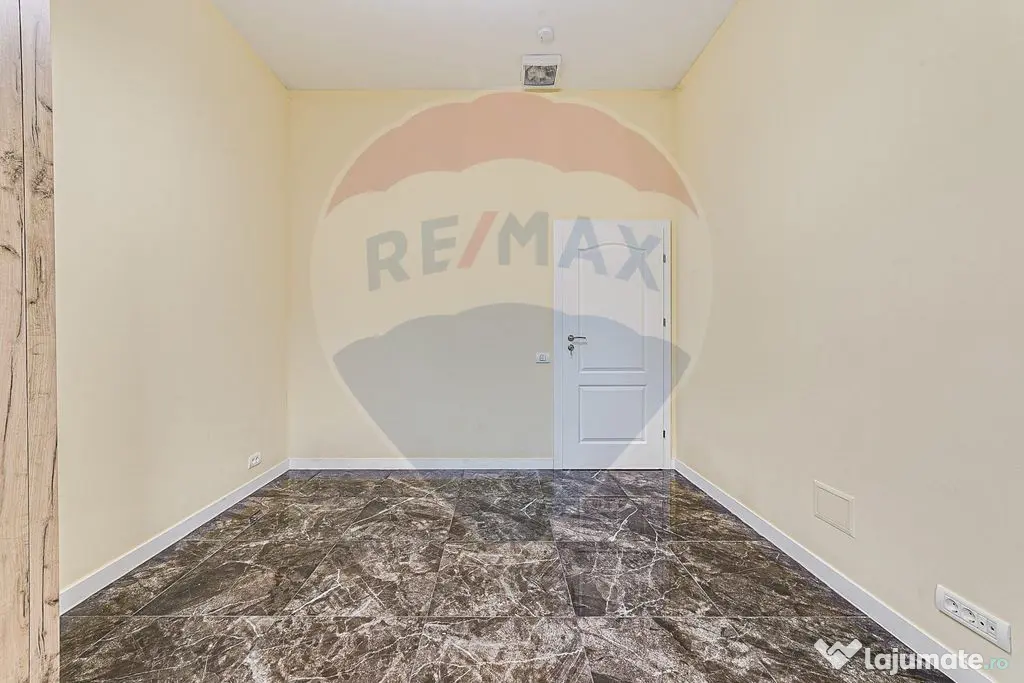 Apartament cu 3 camere pretebil pentru cabinet sau rezide...