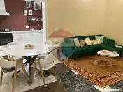 Apartament cu 3 camere pretebil pentru cabinet sau rezide... 