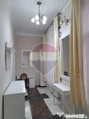 Apartament cu 3 camere pretebil pentru cabinet sau rezide... 