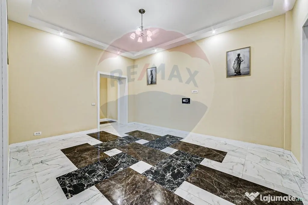 Apartament cu 3 camere pretebil pentru cabinet sau rezide...
