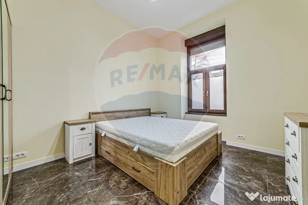 Apartament cu 3 camere pretebil pentru cabinet sau rezide...