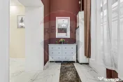 Apartament cu 3 camere pretebil pentru cabinet sau rezide... 
