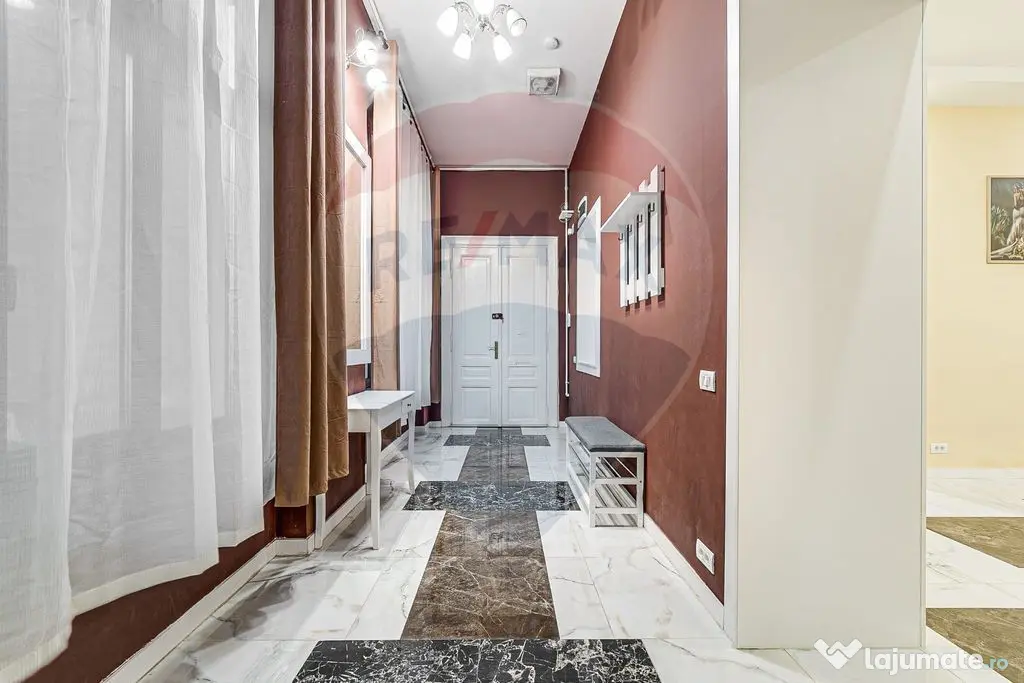 Apartament cu 3 camere pretebil pentru cabinet sau rezide...