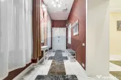 Apartament cu 3 camere pretebil pentru cabinet sau rezide... 