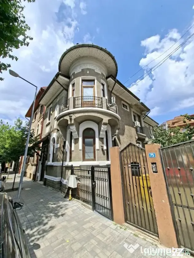 Vilă spațioasă de închiriat, 11 camere, București
