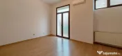 Vilă spațioasă de închiriat, 11 camere, București 