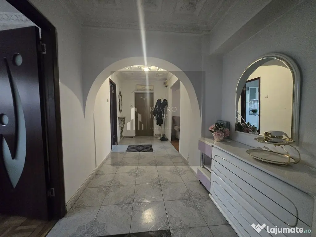Apartament 104mp utili 2bai centrala -an 1985 -Bd. Chisin...