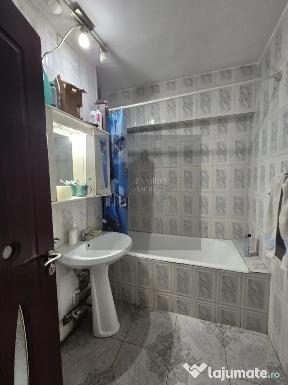 Apartament 104mp utili 2bai centrala -an 1985 -Bd. Chisin...