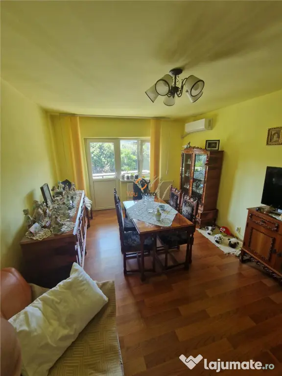 Decomandat 3 Camere 2 Bai 2 Balcoane Zona Aradului