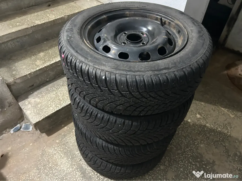 Vând roți originale Ford Fiesta