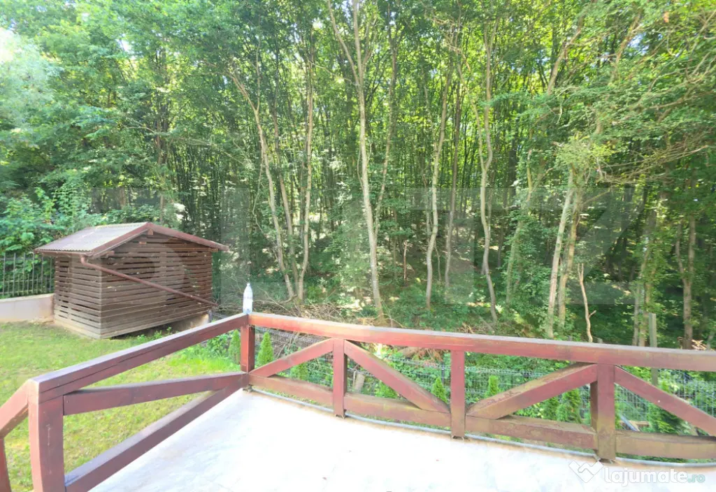 Casă de vânzare, 281 mp, zona Corunca