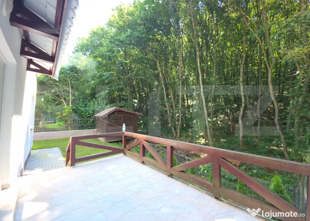 Casă de vânzare, 281 mp, zona Corunca