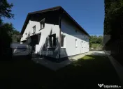 Casă de vânzare, 281 mp, zona Corunca