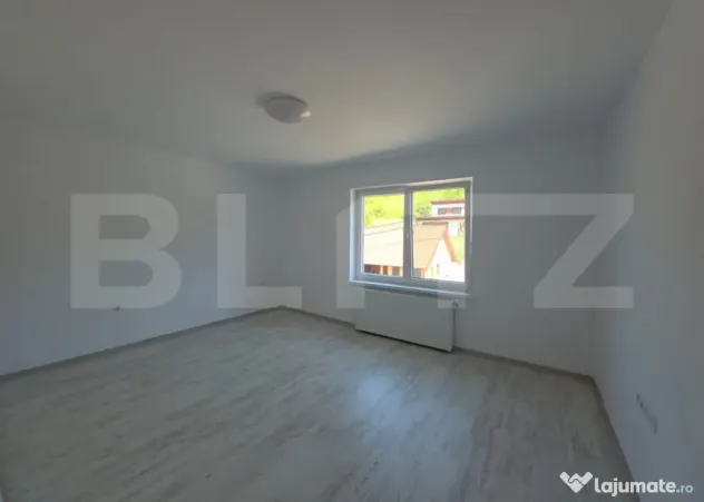 Casă de vânzare, 281 mp, zona Corunca