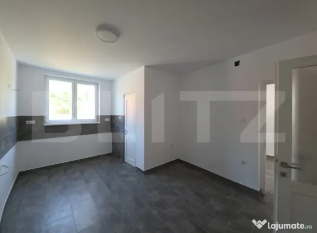 Casă de vânzare, 281 mp, zona Corunca