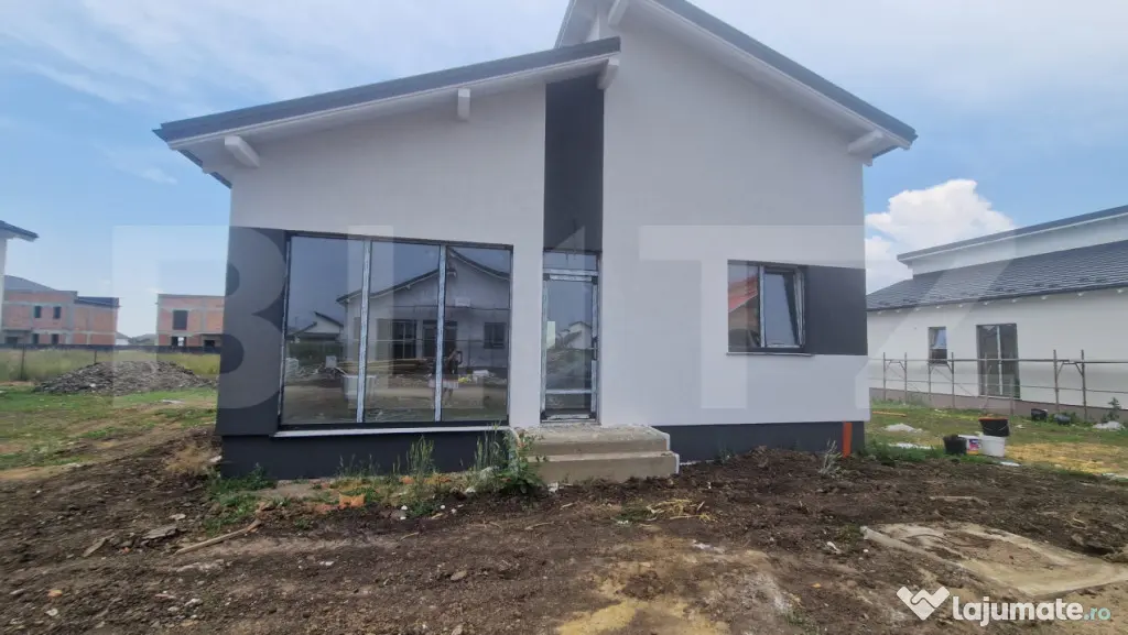 Casa cu toate utilitatiile 4 camere, 2bai ,470 m teren Sanpe