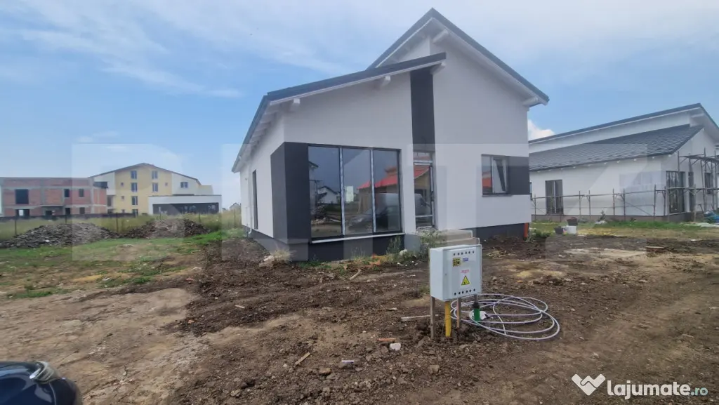 Casa cu toate utilitatiile 4 camere, 2bai ,470 m teren Sanpe