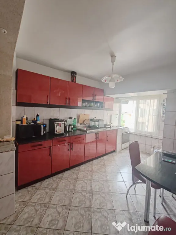 Apartament spațios cu 4 camere, decomandat, 90 mp utili, î