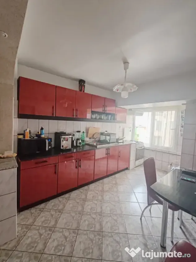 Apartament spațios cu 4 camere, decomandat, 90 mp utili, î