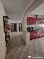 Apartament spațios cu 4 camere, decomandat, 90 mp utili, î 