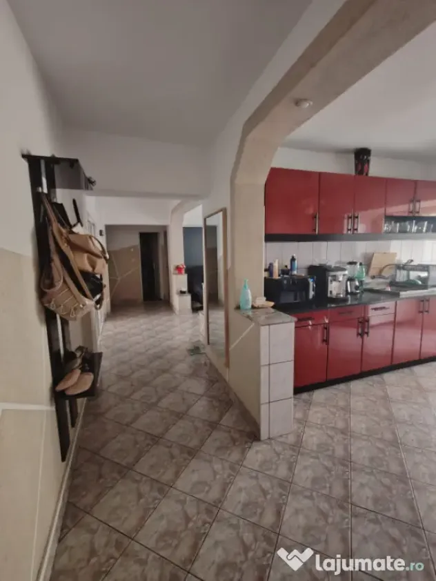 Apartament spațios cu 4 camere, decomandat, 90 mp utili, î