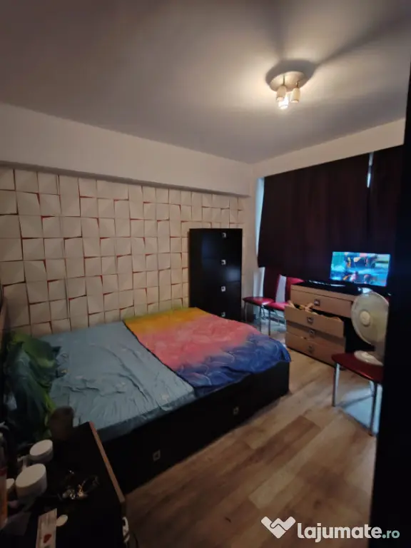 Apartament spațios cu 4 camere, decomandat, 90 mp utili, î
