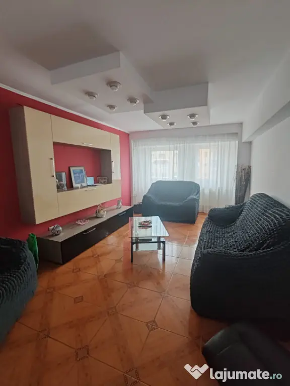 Apartament spațios cu 4 camere, decomandat, 90 mp utili, î