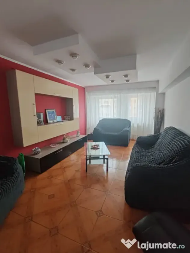 Apartament spațios cu 4 camere, decomandat, 90 mp utili, î