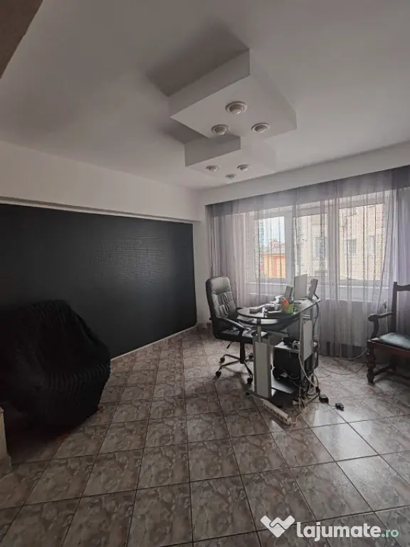 Apartament spațios cu 4 camere, decomandat, 90 mp utili, î