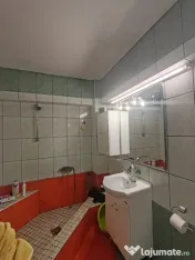 Apartament spațios cu 4 camere, decomandat, 90 mp utili, î 