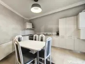 Apartament 4 camere central, 105 mp, 2 bai, dressing, etaj 3 