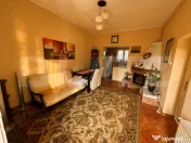 Casa cu garaj la pret de apartament in centrul Reghinului