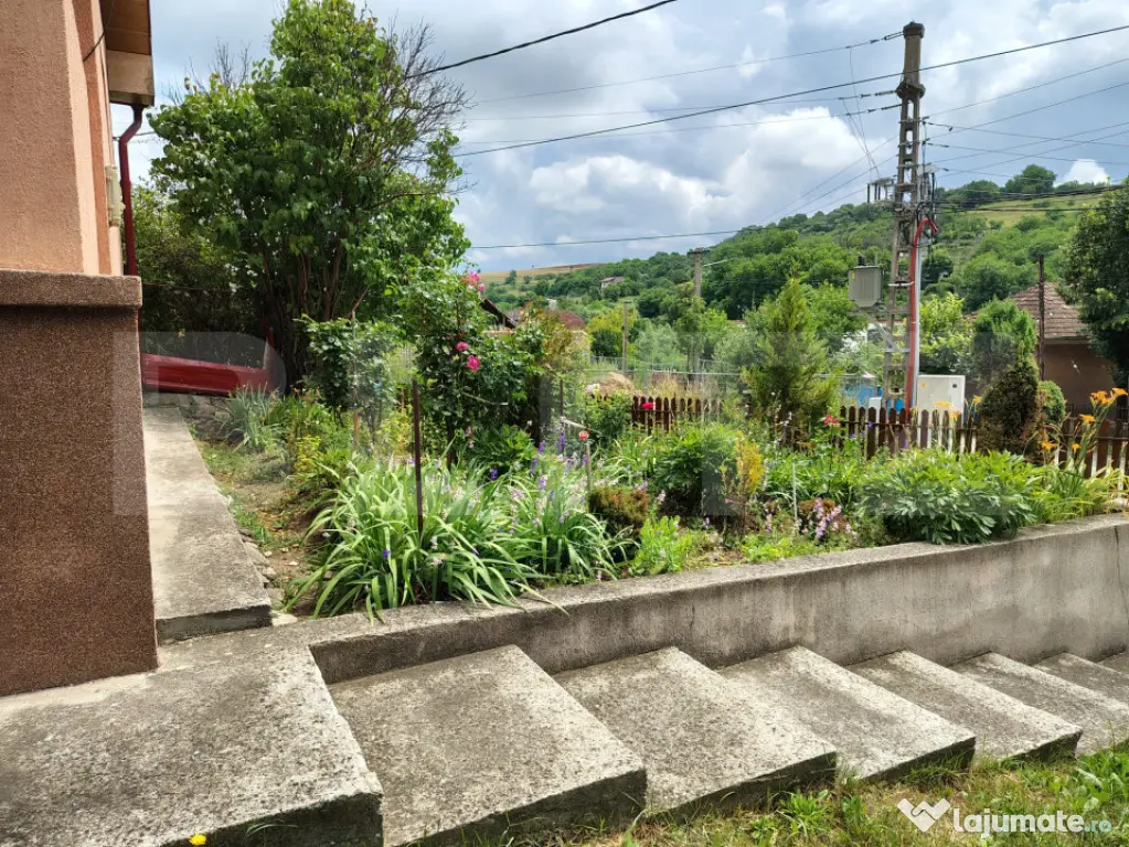 Casă individuală solidă și armonioasă, 55 mp, teren 830