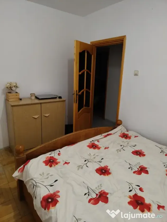 Apartament 4 camere-etaj 3-88000 euro-Piata Mare Botosani-ultracentral