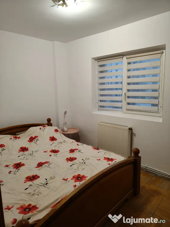 Apartament 4 camere-etaj 3-88000 euro-Piata Mare Botosani-ultracentral