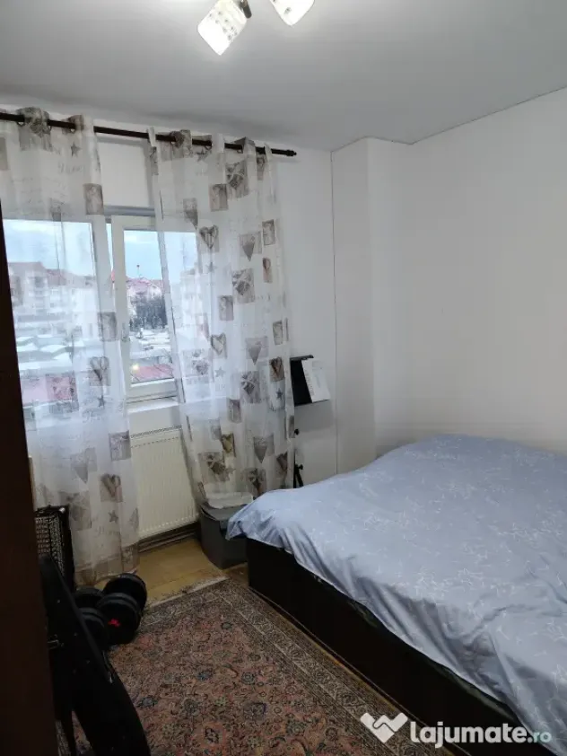 Apartament 4 camere-etaj 3-88000 euro-Piata Mare Botosani-ultracentral