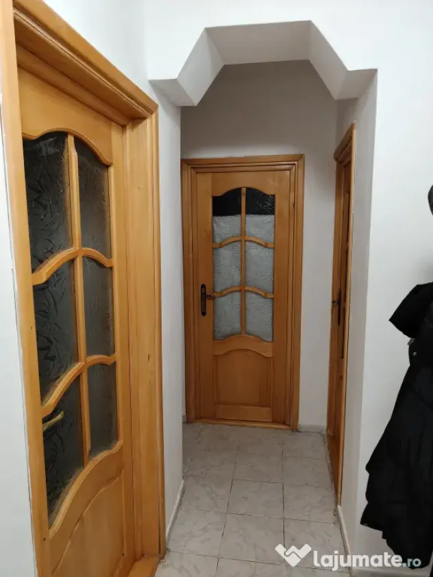 Apartament 4 camere-etaj 3-88000 euro-Piata Mare Botosani-ultracentral