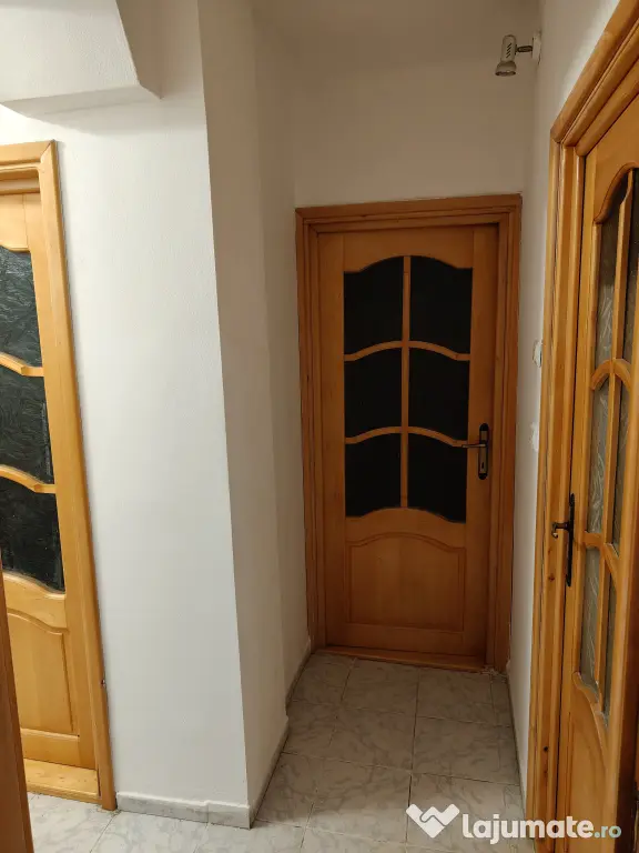 Apartament 4 camere-etaj 3-88000 euro-Piata Mare Botosani-ultracentral