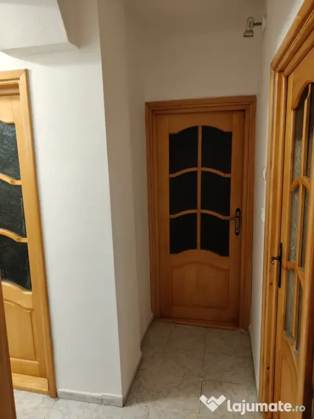 Apartament 4 camere-etaj 3-88000 euro-Piata Mare Botosani-ultracentral