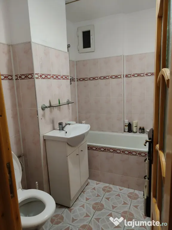 Apartament 4 camere-etaj 3-88000 euro-Piata Mare Botosani-ultracentral