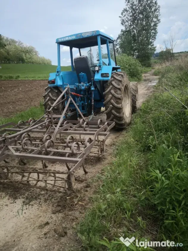 Vând mașina, tractor și utilaje