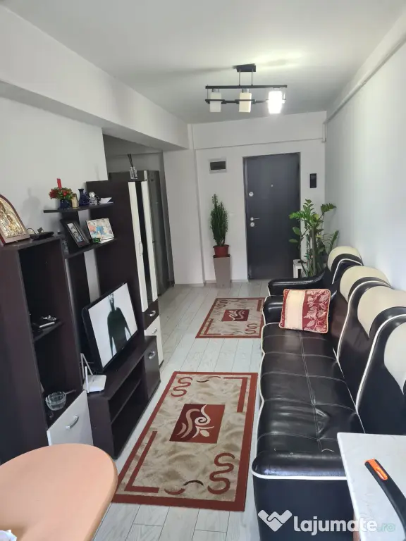 Inchiriez apartament zona Valea Adanca