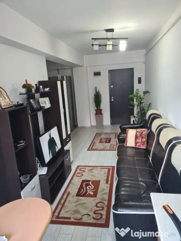 Inchiriez apartament zona Valea Adanca