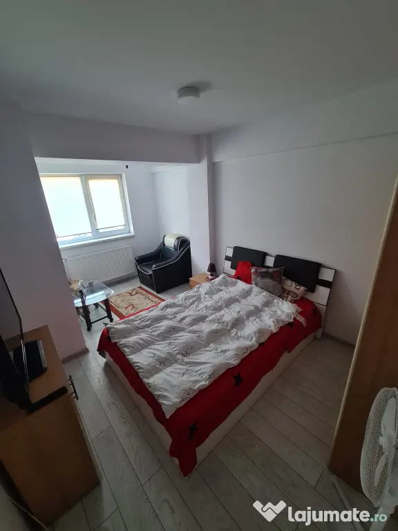 Inchiriez apartament zona Valea Adanca