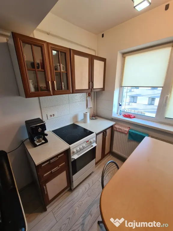 Inchiriez apartament zona Valea Adanca