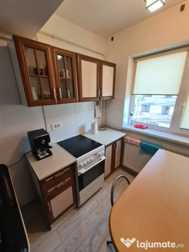 Inchiriez apartament zona Valea Adanca